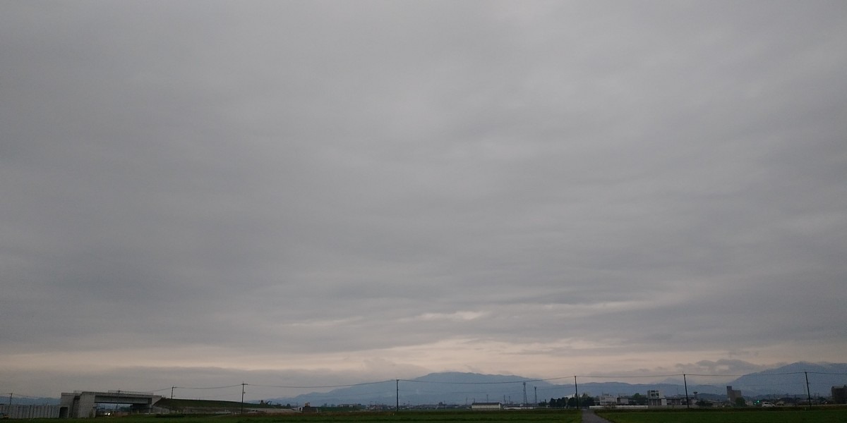 都城市（2024/4/5）今朝も霧雨😅（東の空）①