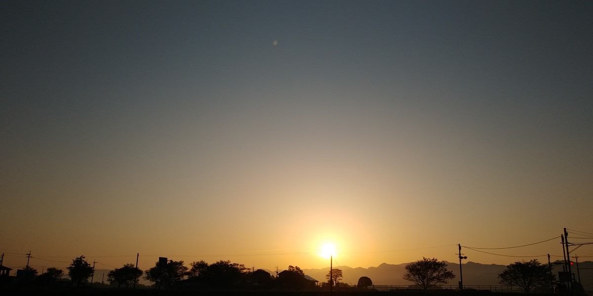 都城市（2024/4/10）今朝は晴れてます😊（東の空）②