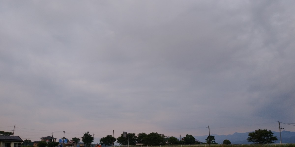 都城市（2024/6/3）今朝も曇り空😓（東の空）①