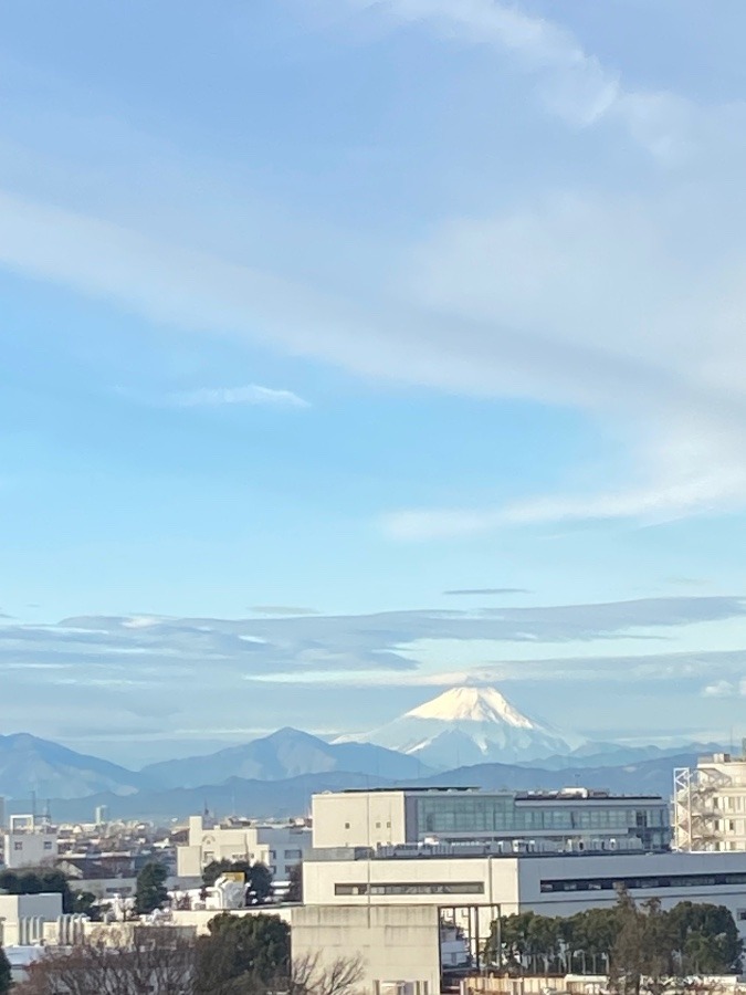 今朝の富士山　今朝は富士山と雲が折り重なった美しさ