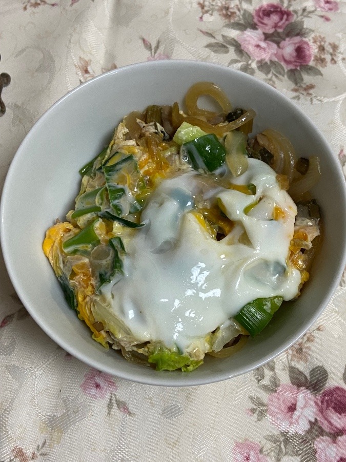男の料理　自作野菜たまご丼
