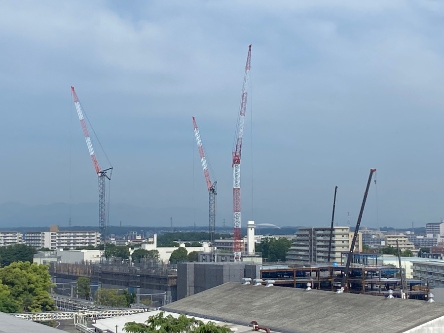 工場の跡地、築年数の経った分譲住宅の建替え工事