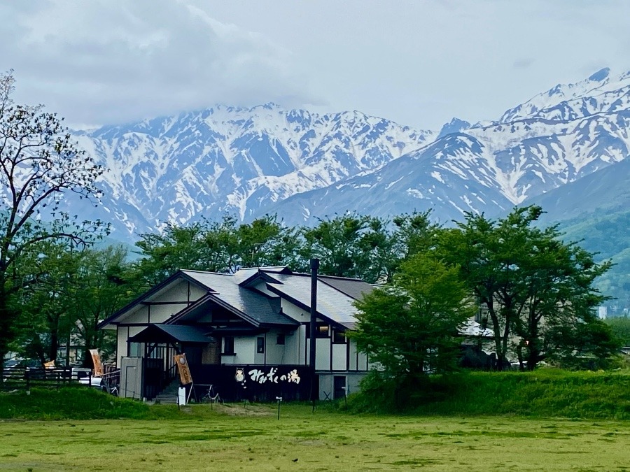 白馬村　残雪の残る山々の美しさ