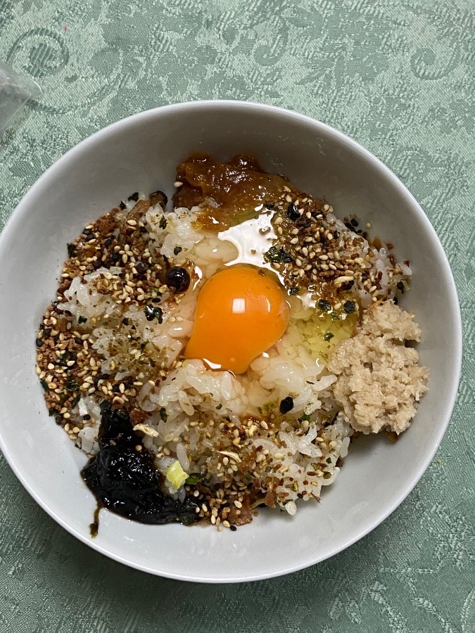 朝食はこれ　卵かけご飯　なんでもかけご飯