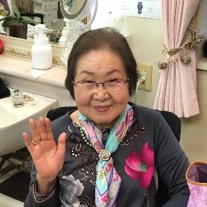 山本サチ子